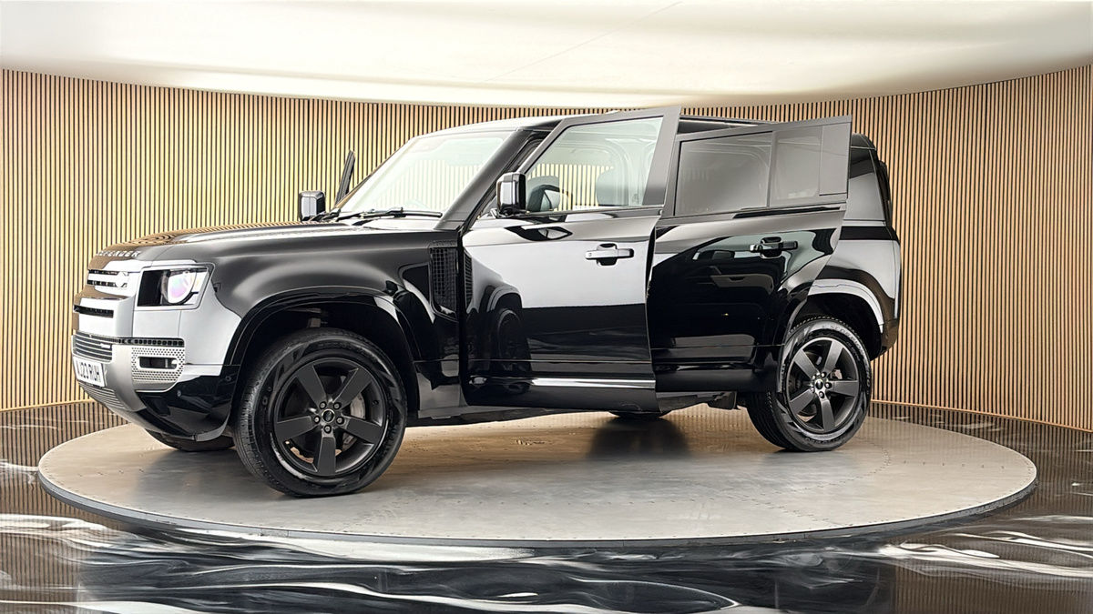 More views of Land Rover Defender 110