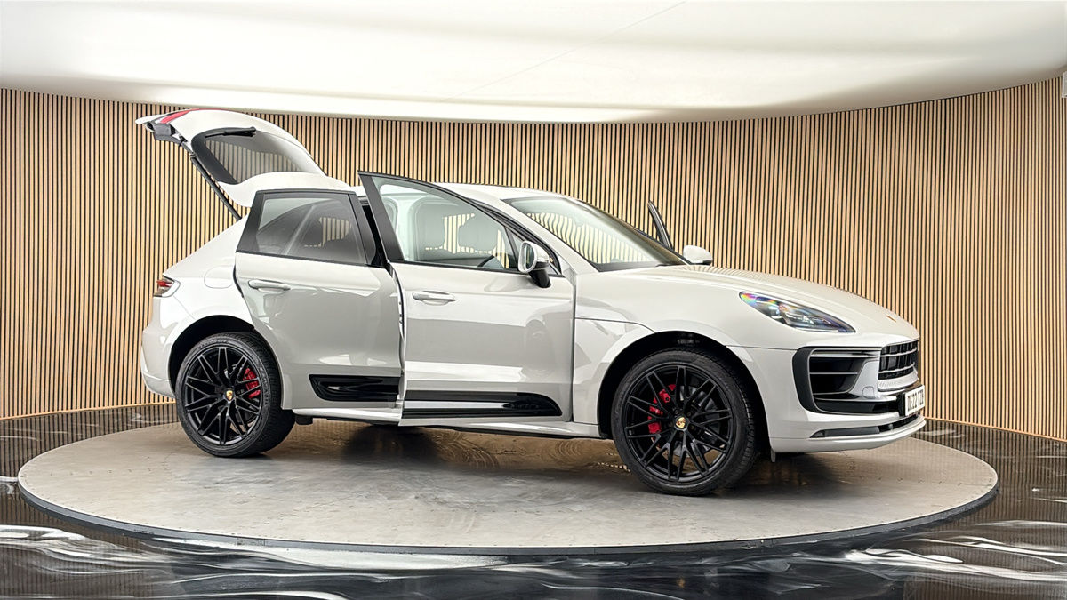 More views of Porsche Macan