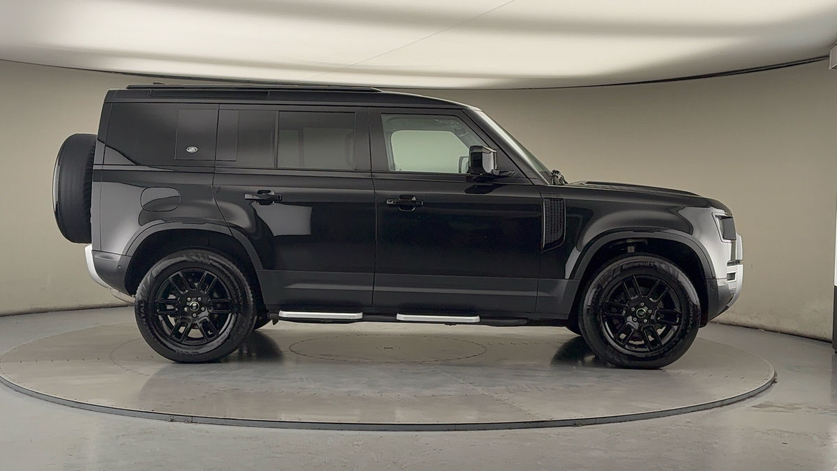 Land Rover Defender 110 Image 16