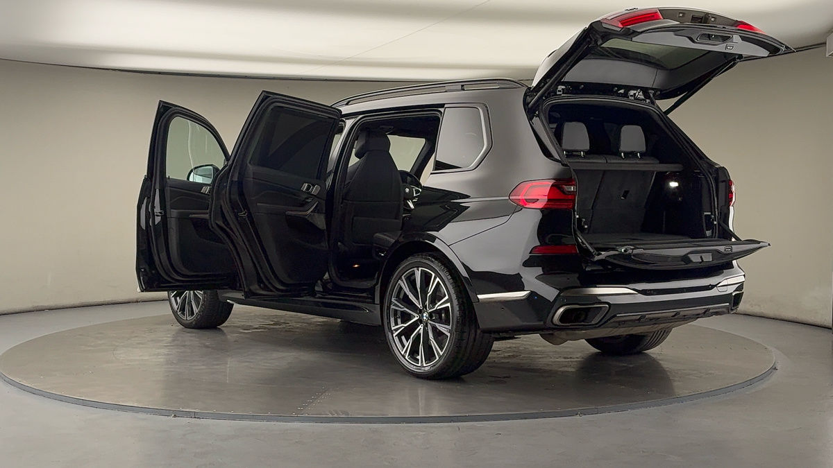 More views of BMW X7