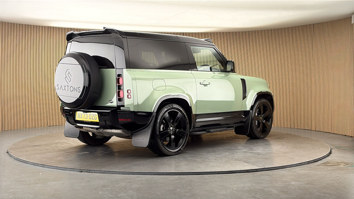 Land Rover Defender 90 Image 21