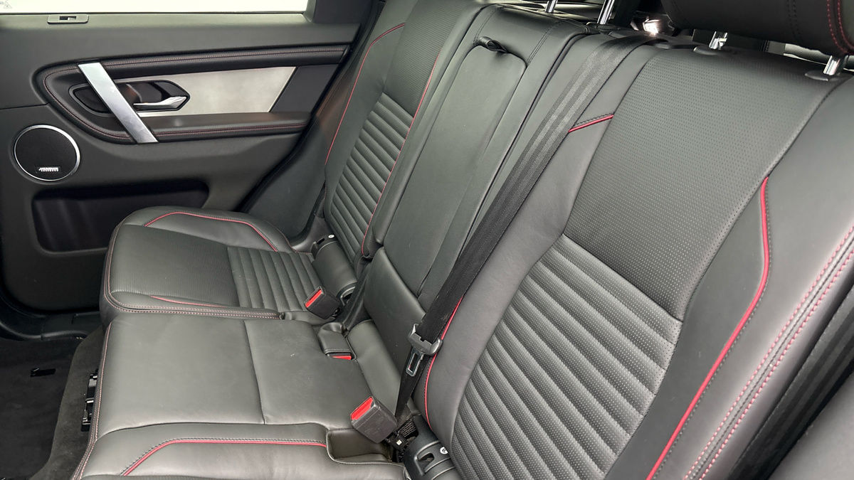 Land Rover Discovery Sport Image 8