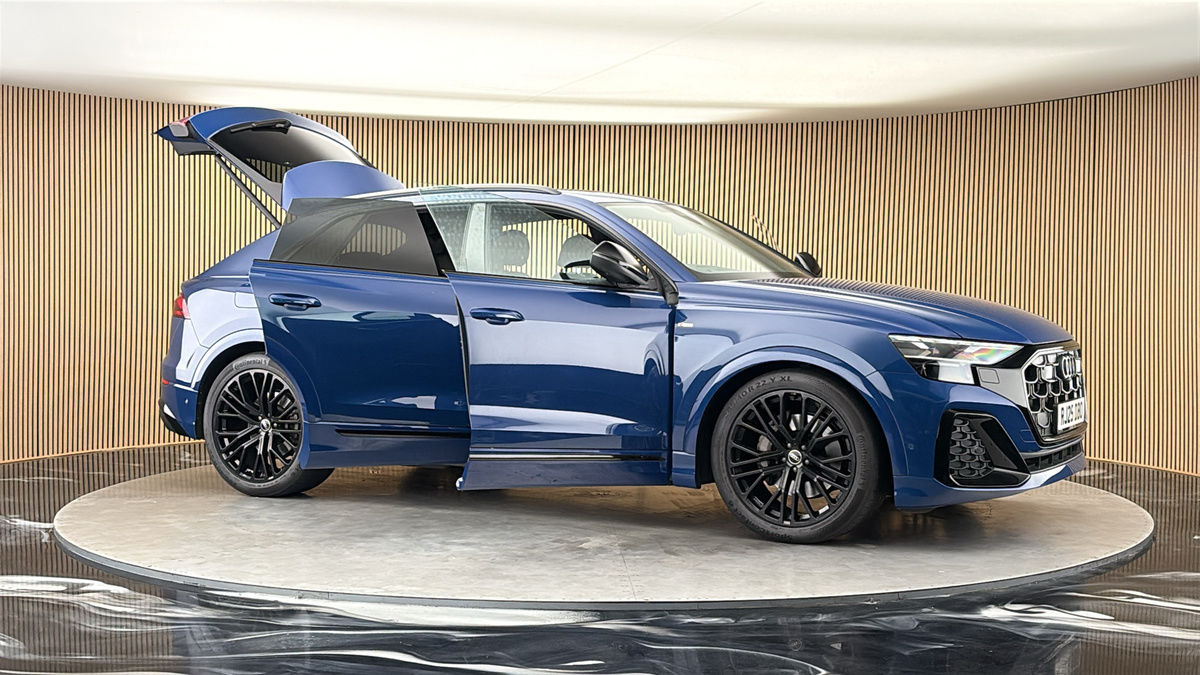 More views of Audi Q8