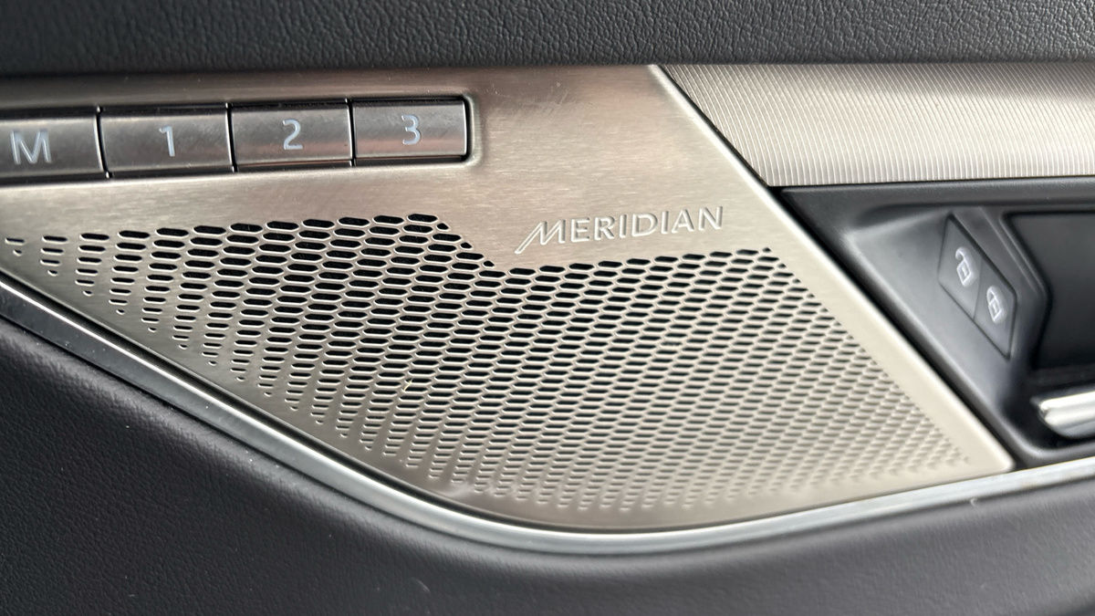 Jaguar F-PACE Image 25