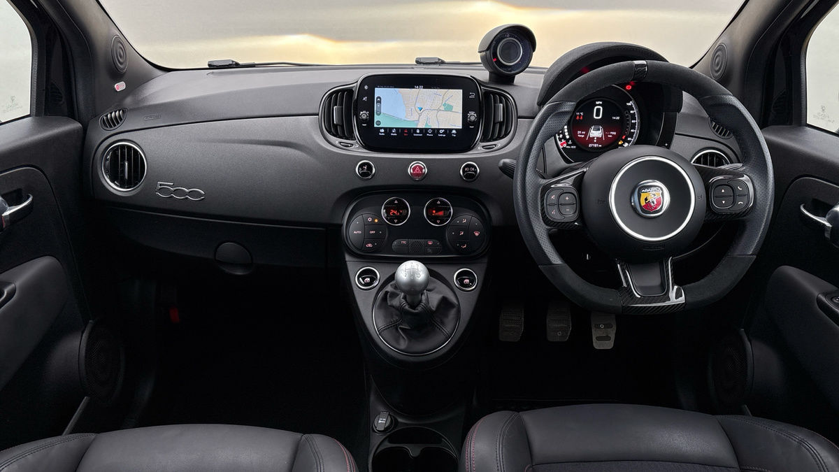 Abarth 695C Image 12