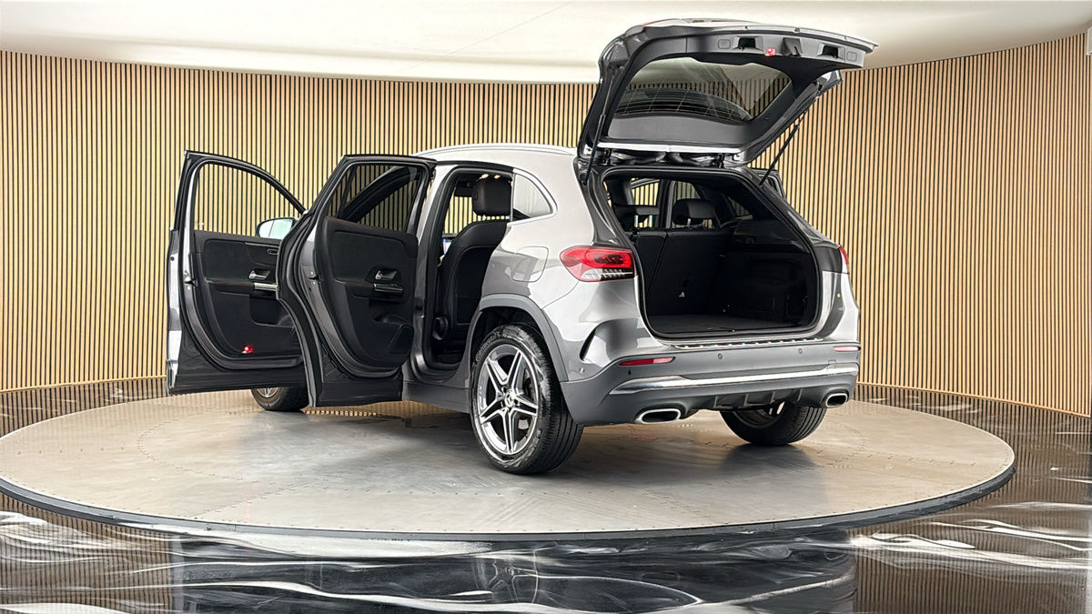 Mercedes-Benz GLA Image 23