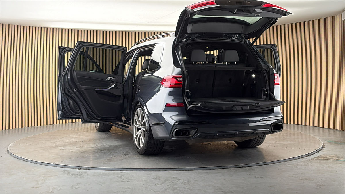 More views of BMW X7