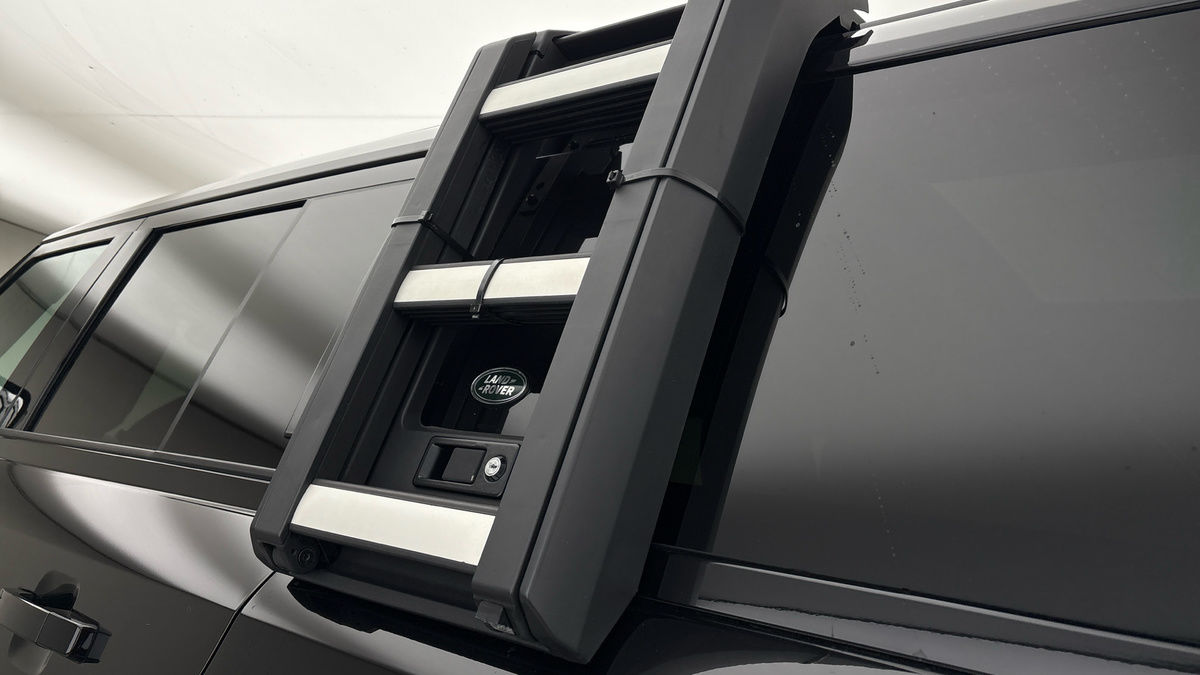 Land Rover Defender 130 Image 27