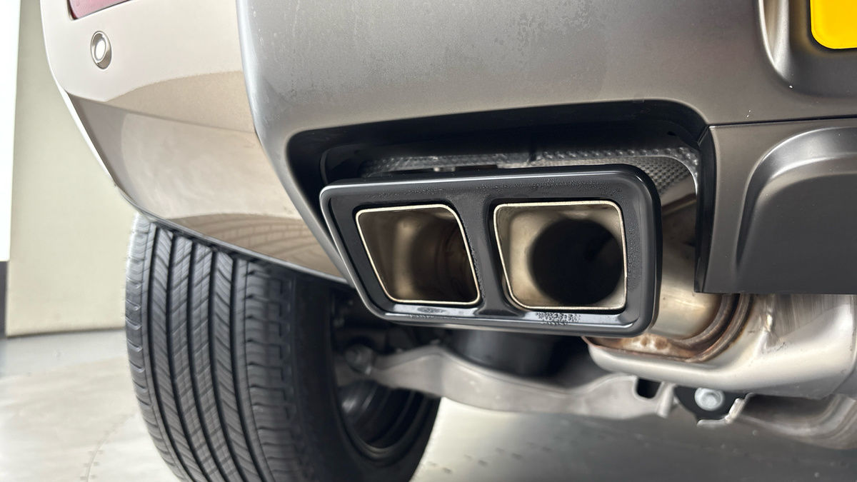 Land Rover Defender 110 Urban Image 38