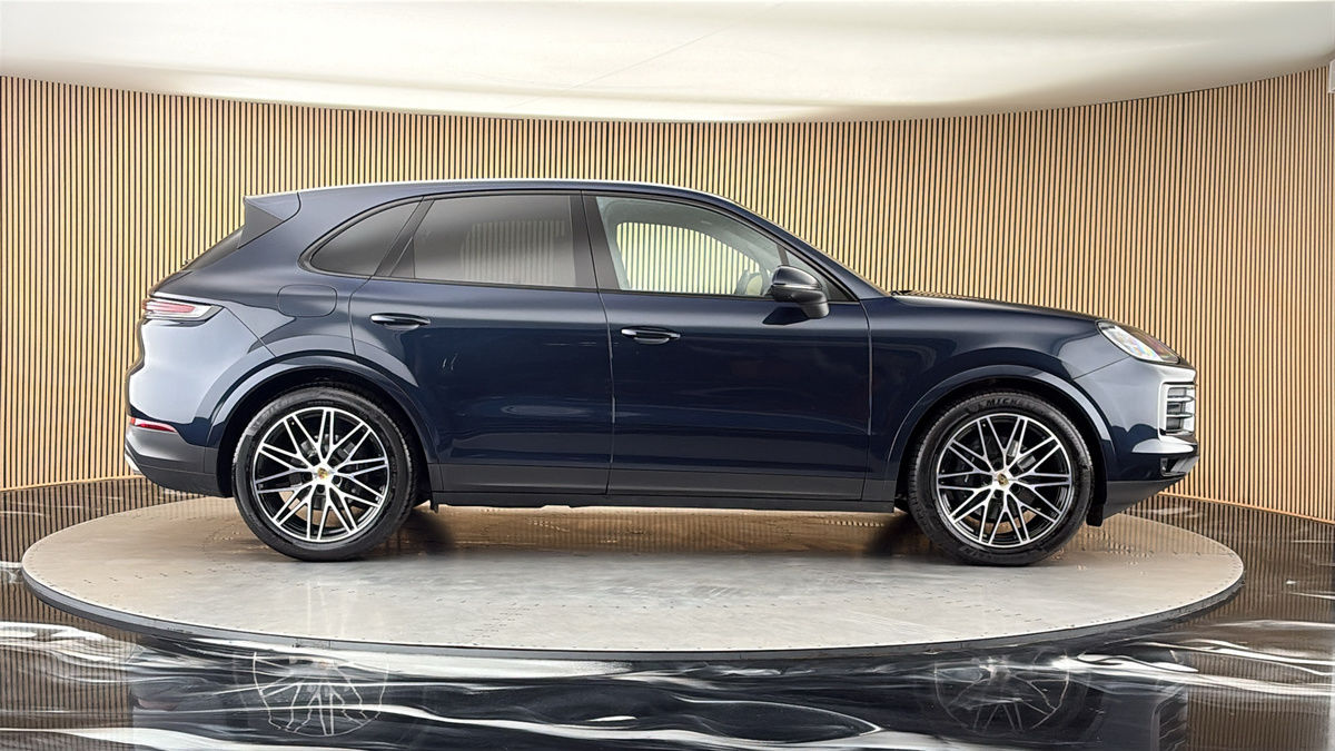 Porsche Cayenne Image 16