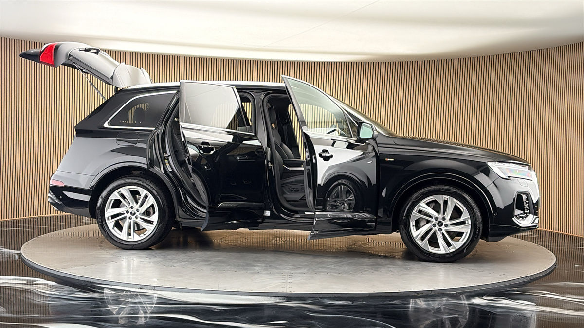 More views of Audi Q7