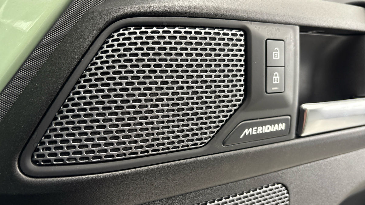 Land Rover Defender 90 Urban Image 25