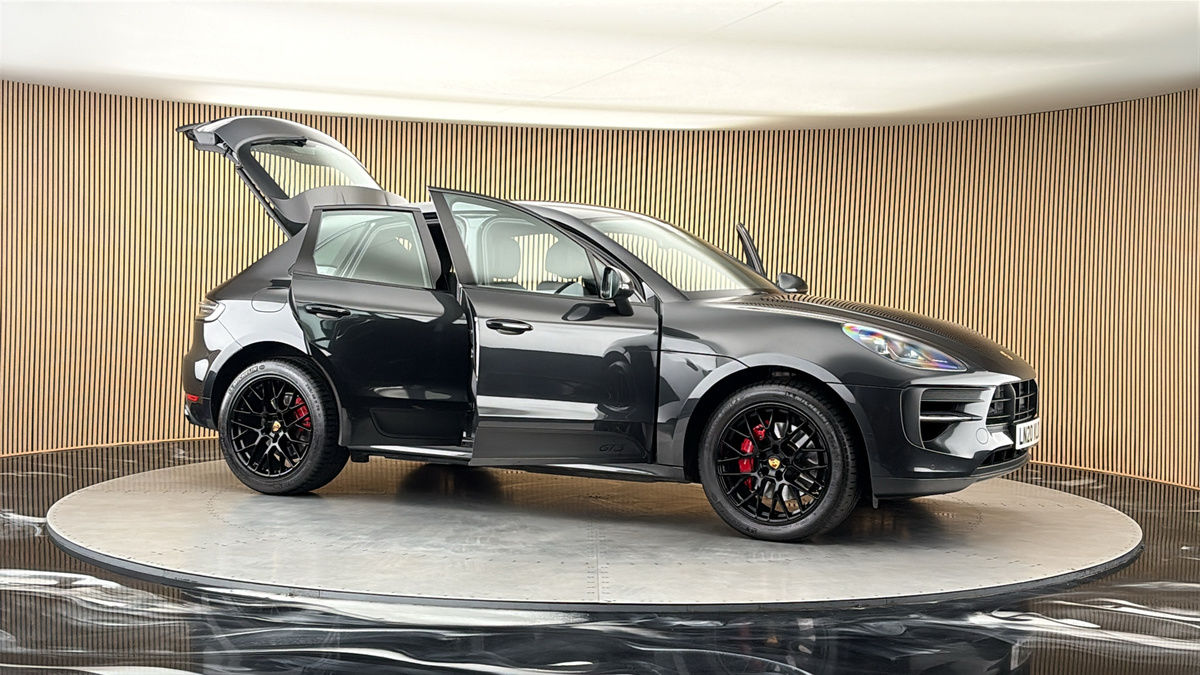 More views of Porsche Macan