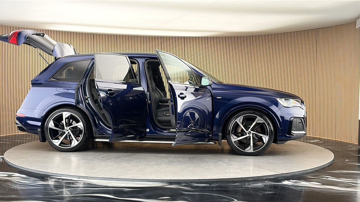 More views of Audi Q7