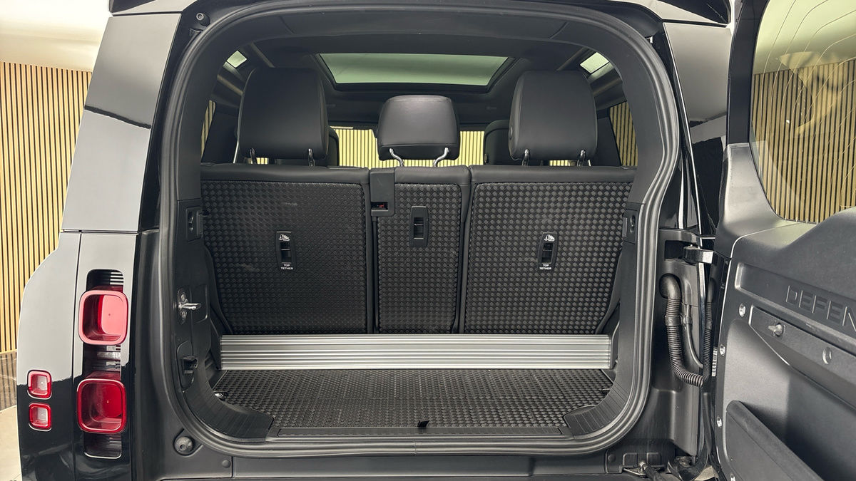 Land Rover Defender 90 Image 11