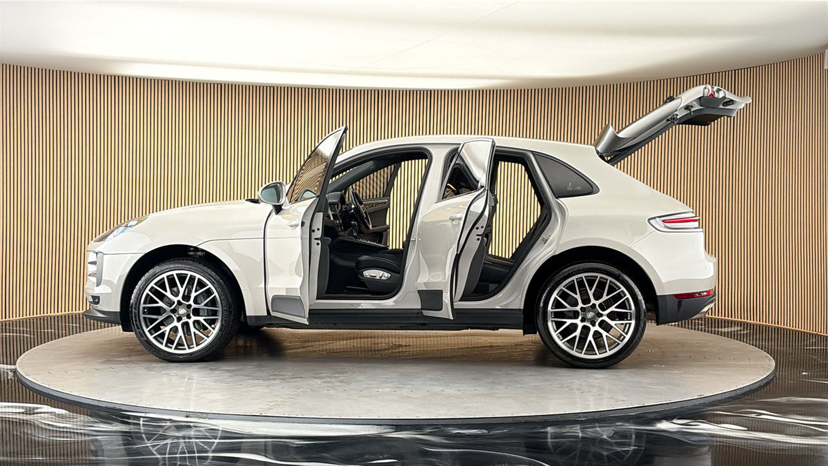 More views of Porsche Macan
