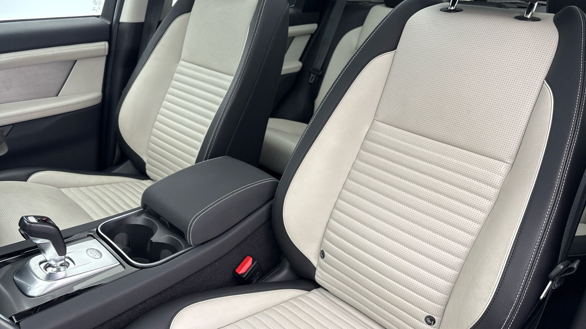 Land Rover Discovery Sport Image 7