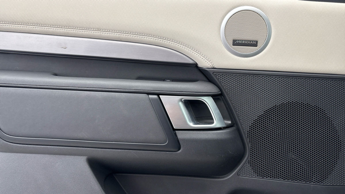 Land Rover Discovery Image 19