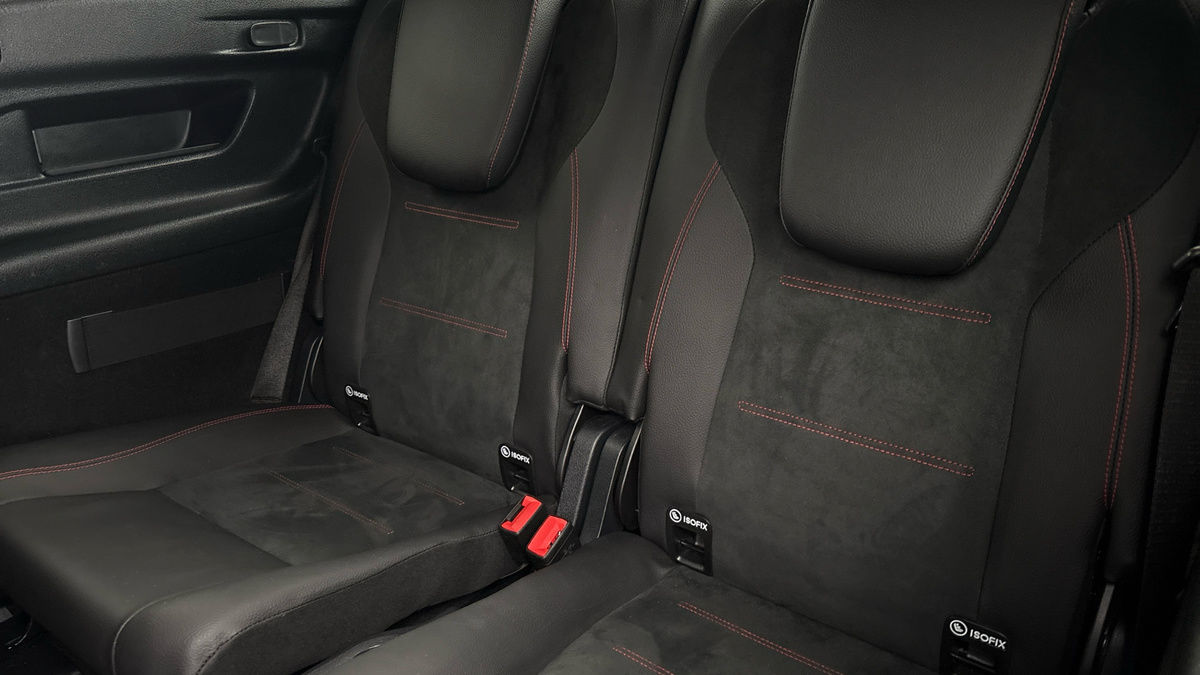 Mercedes-Benz GLB Image 26