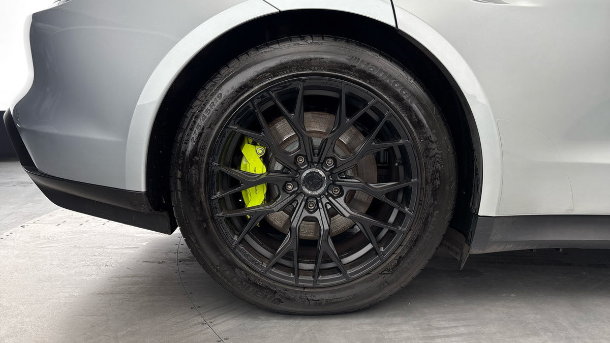 Porsche Taycan Image 10