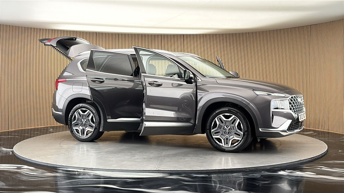 More views of Hyundai Santa Fe