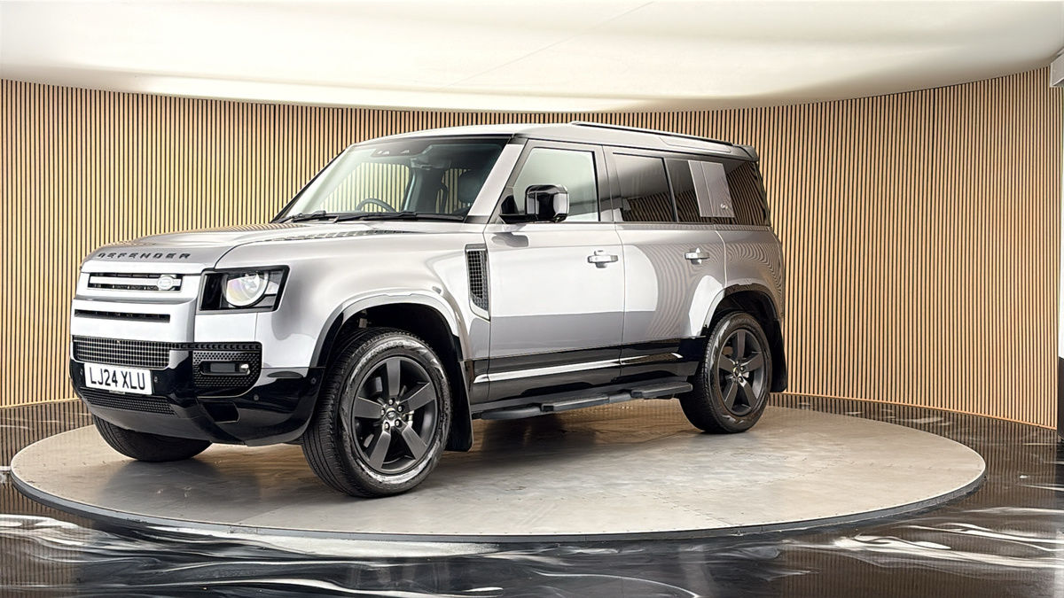 Land Rover Defender 110 Image 20