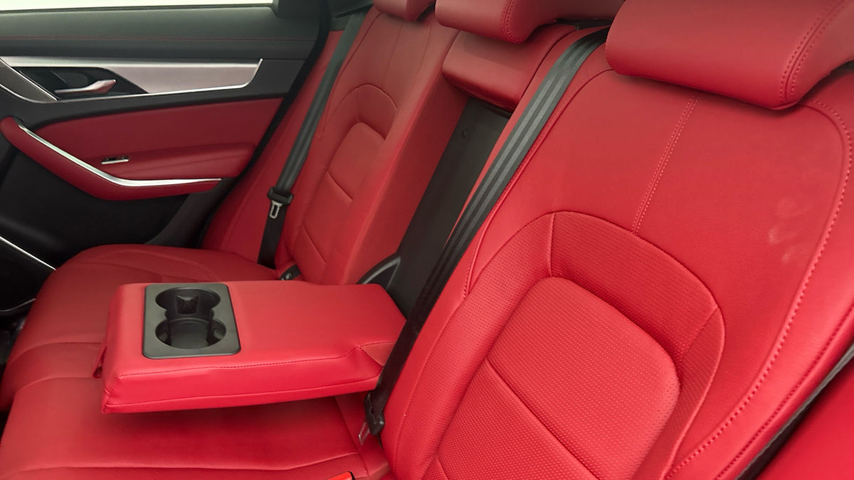 Jaguar F-PACE Image 9