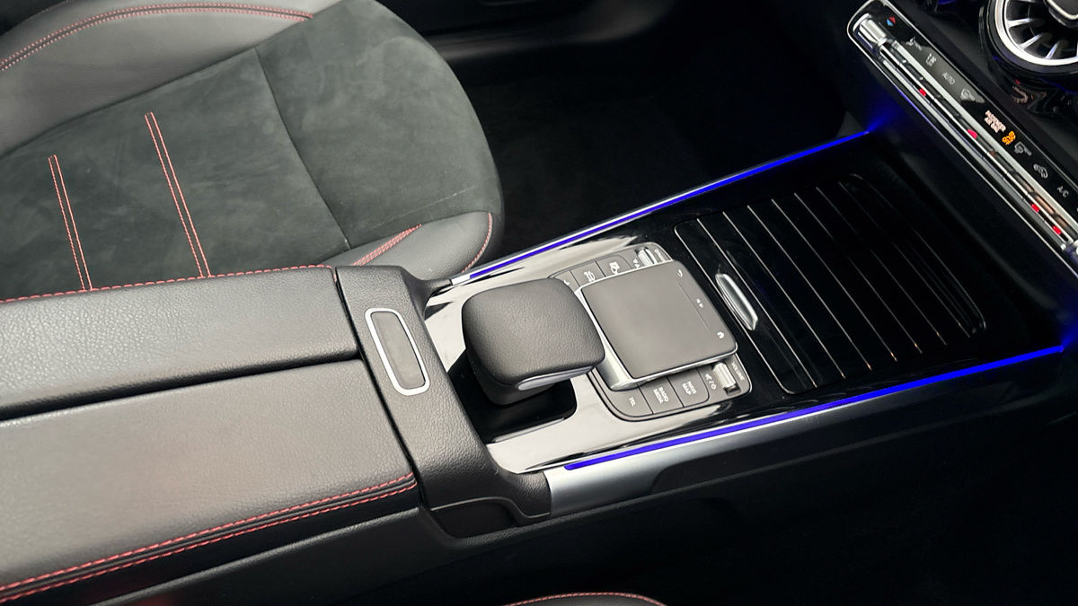 Mercedes-Benz GLB Image 18