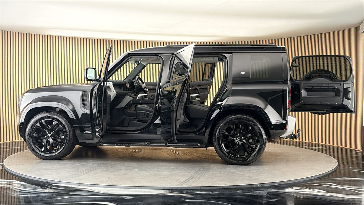 More views of Land Rover Defender 110