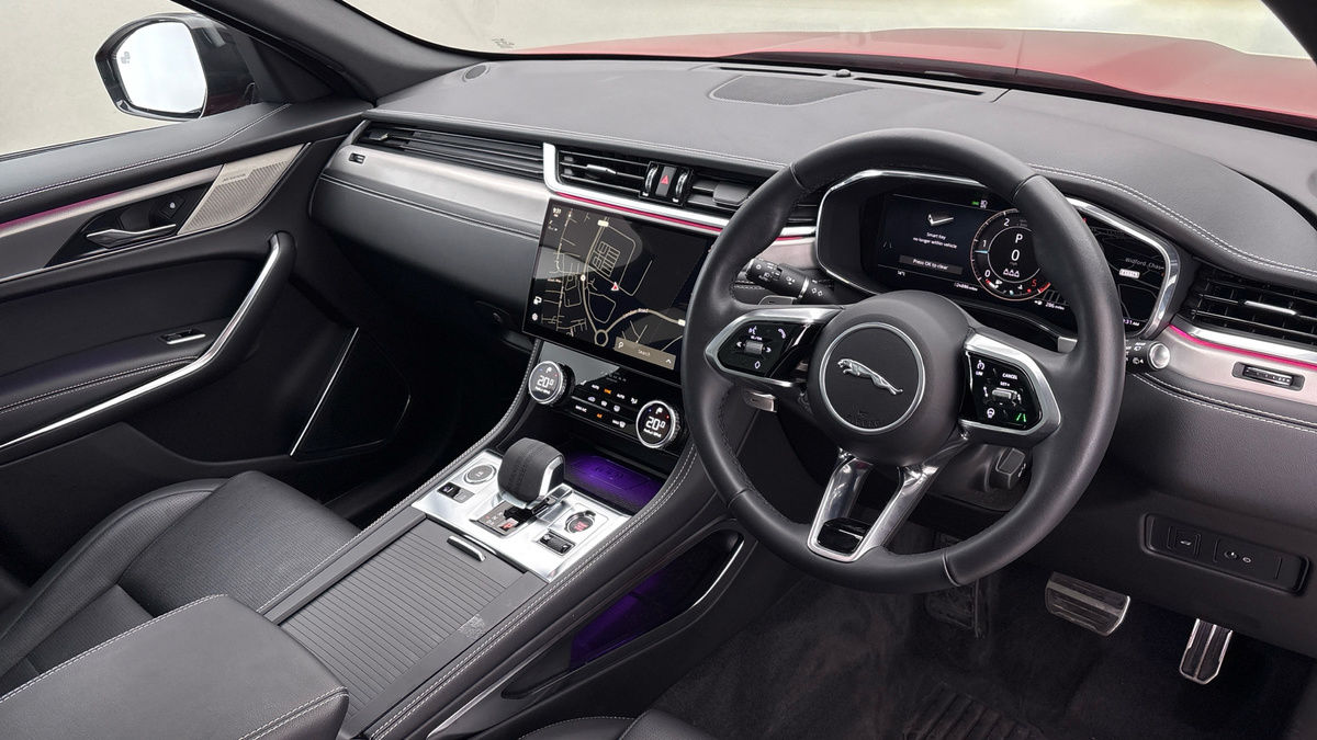 Jaguar F-PACE Image 5