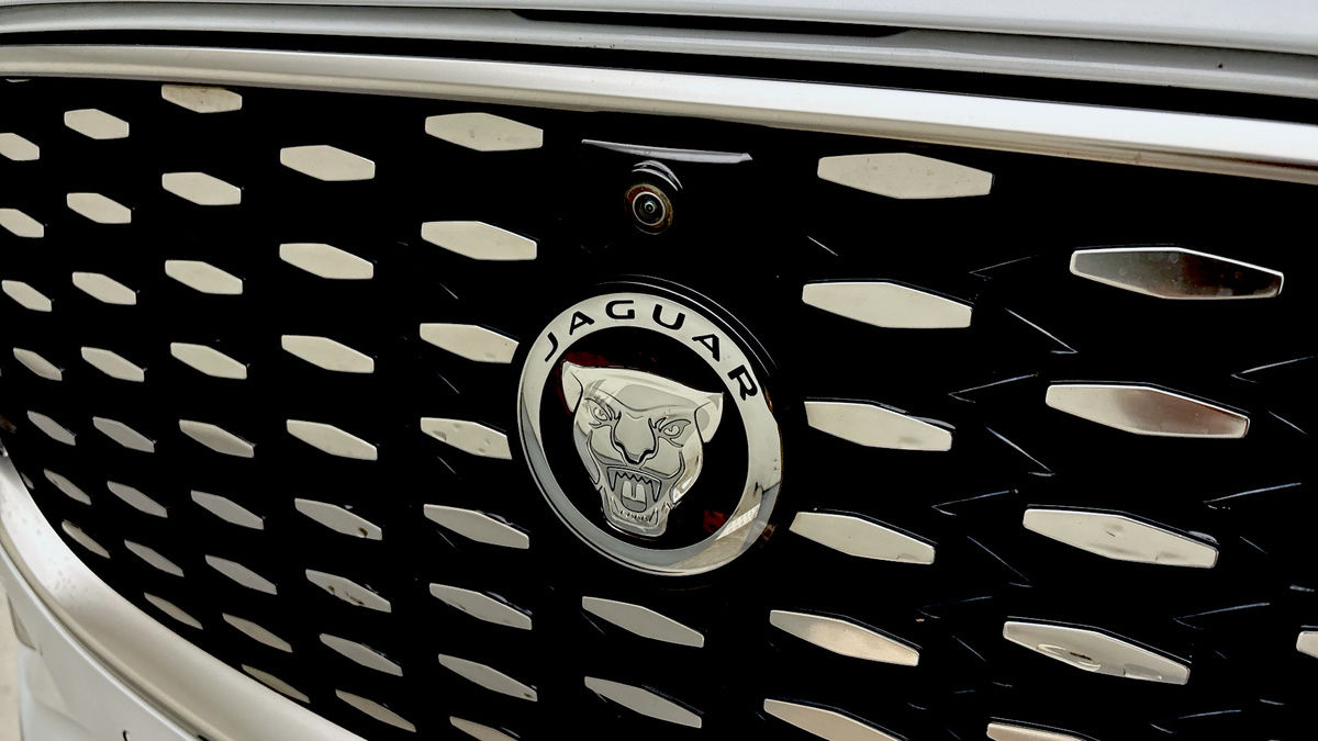 Jaguar F-PACE Image 24