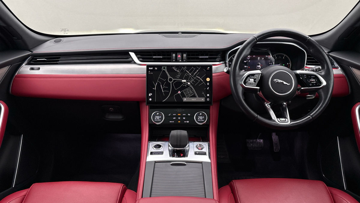 Jaguar F-PACE Image 12