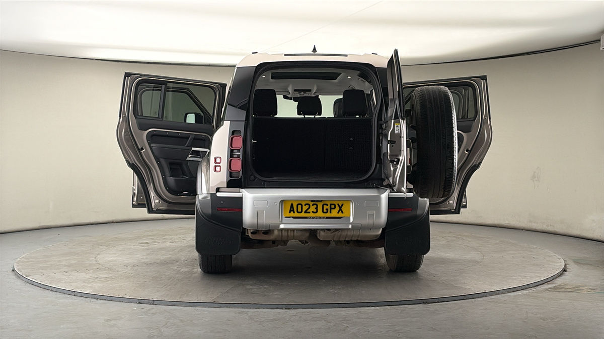 More views of Land Rover Defender 110