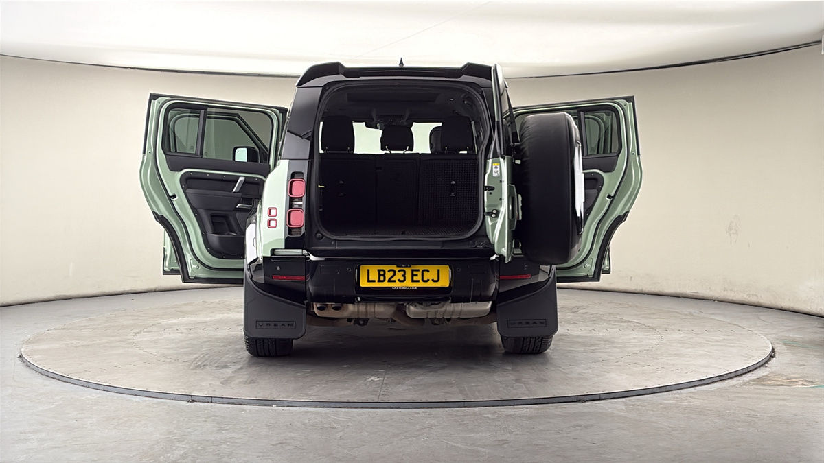 More views of Land Rover Defender 110