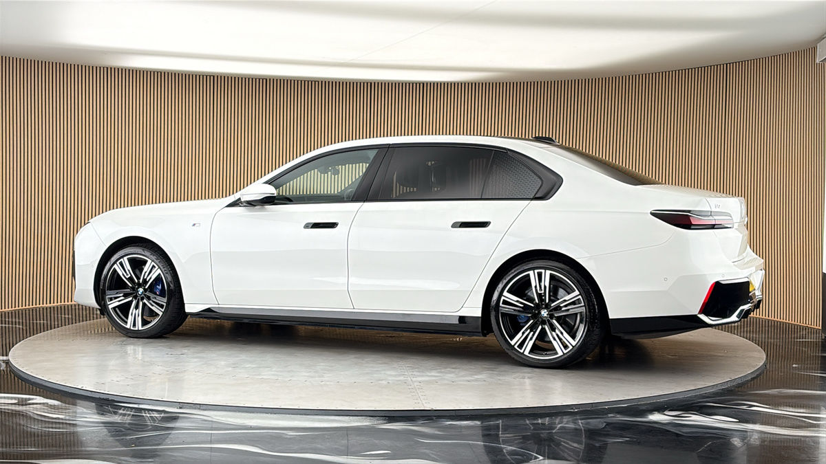 More views of BMW i7