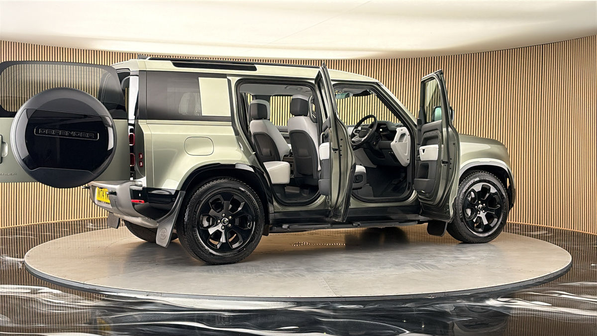 More views of Land Rover Defender 110