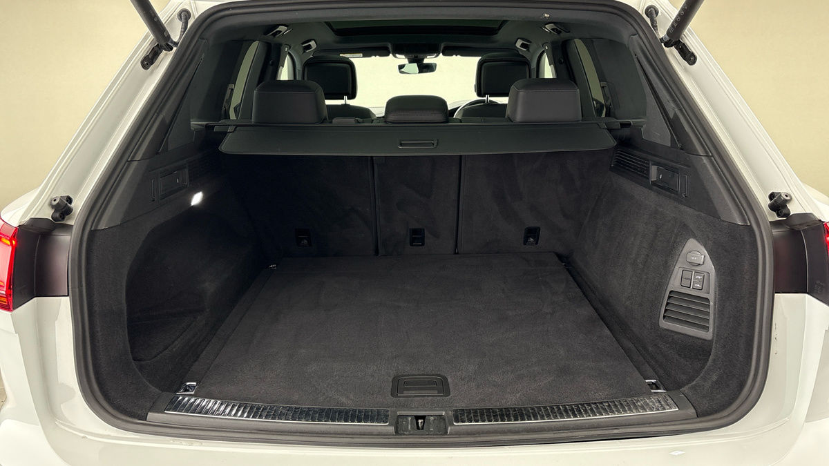 Volkswagen Touareg Image 11