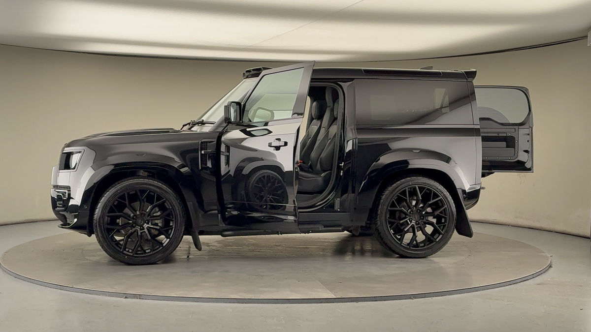 More views of Land Rover Defender 90