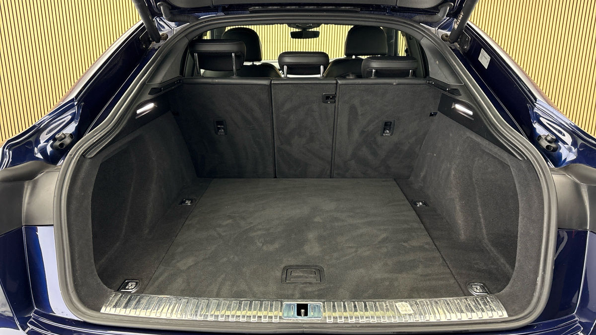 Audi e-tron Image 12
