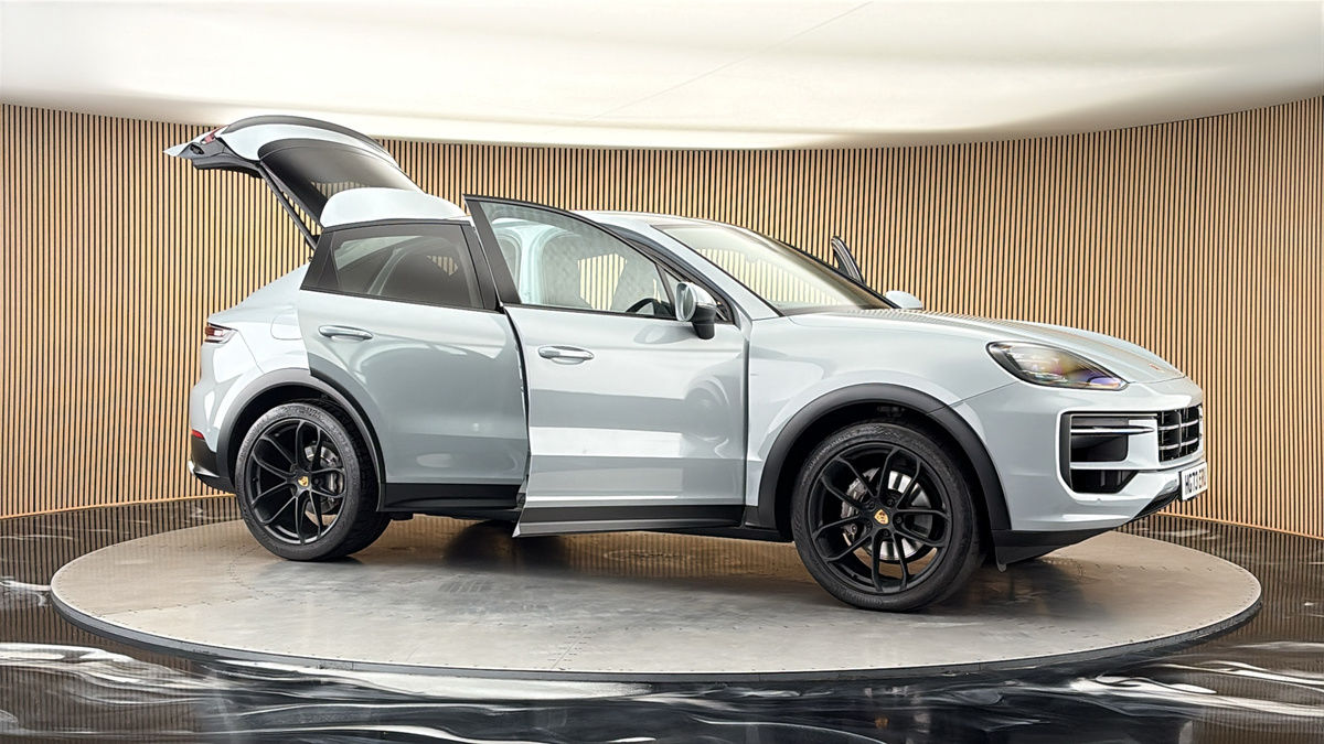 More views of Porsche Cayenne
