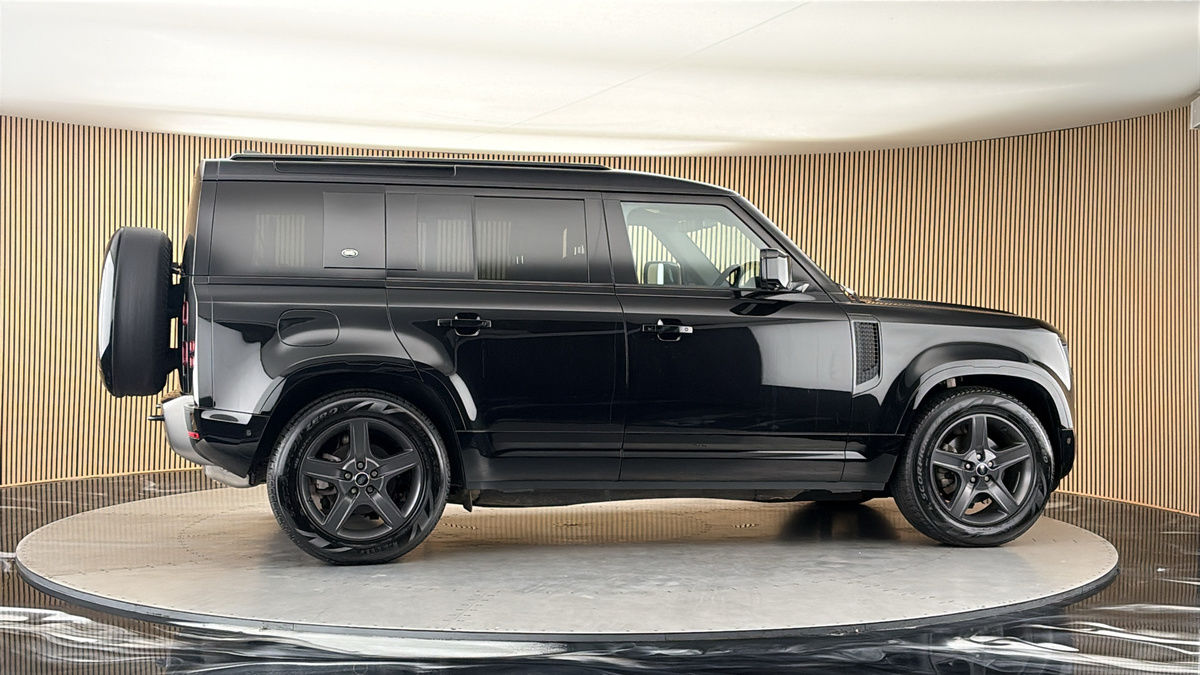 More views of Land Rover Defender 110