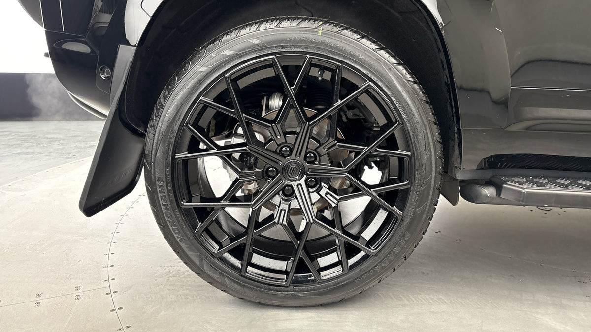 Land Rover Defender 110 Urban Image 10