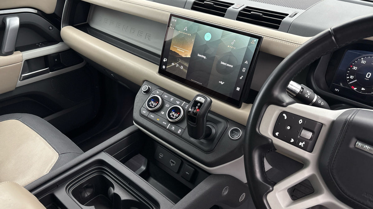 Land Rover Defender 90 Image 18