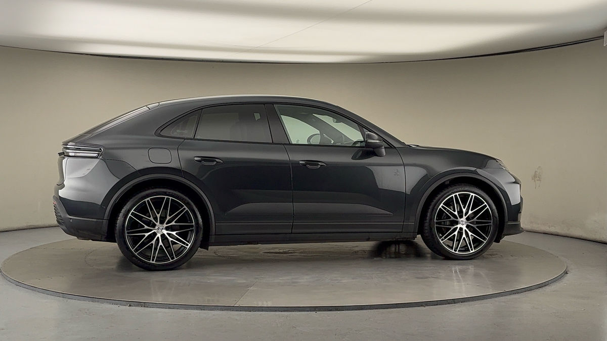 More views of Porsche Macan