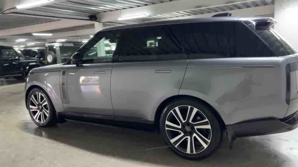 More views of Land Rover Range Rover