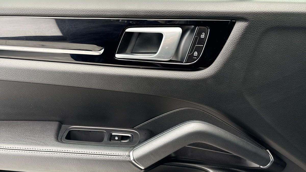 Porsche Cayenne Image 19