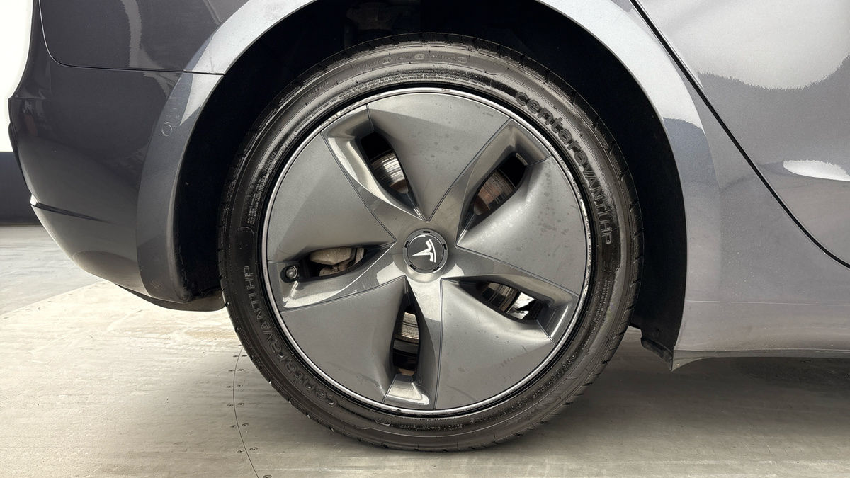 Tesla Model 3 Image 10