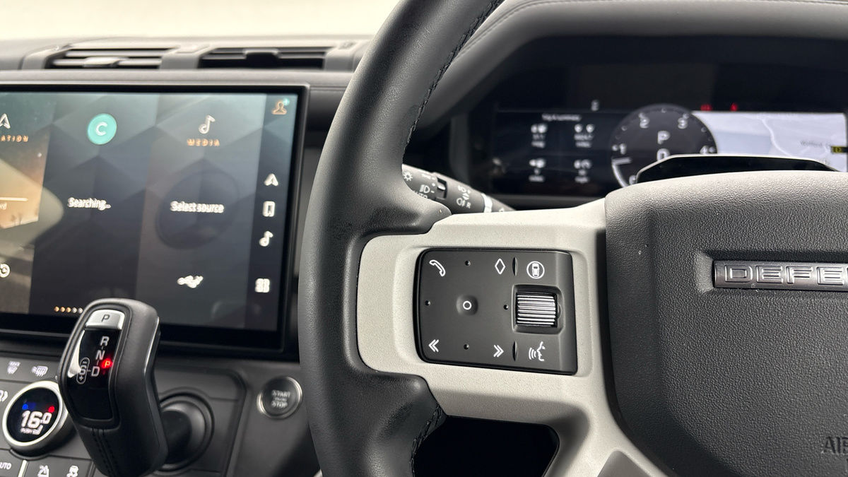 Land Rover Defender 90 Image 13