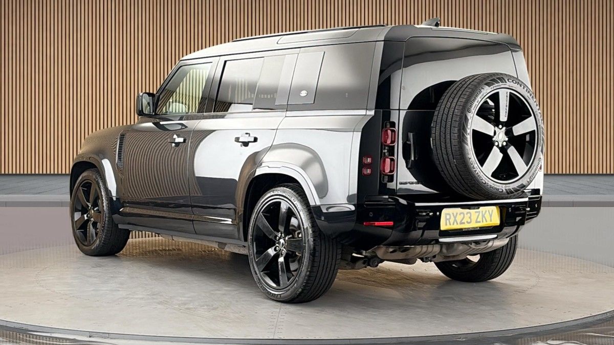 Land Rover Defender 110 Image 2