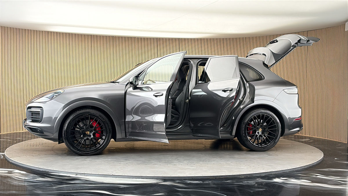 More views of Porsche Cayenne